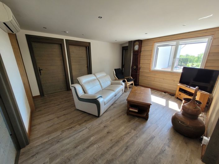 Image No.16-5 Bed Property for sale