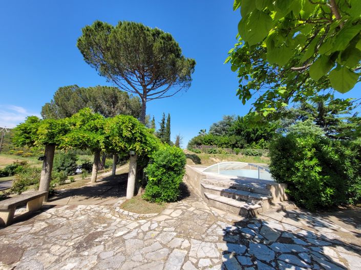 Image No.5-5 Bed Property for sale