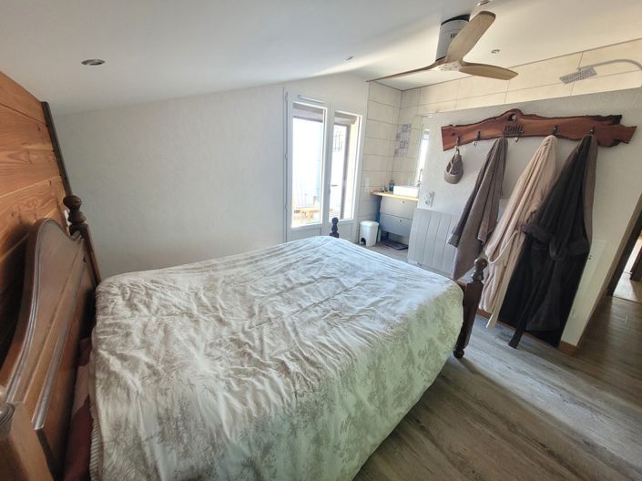 Image No.20-5 Bed Property for sale