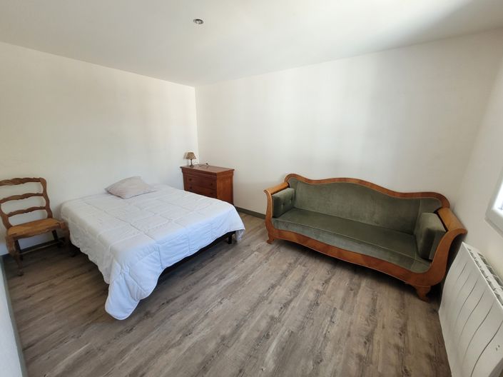 Image No.24-5 Bed Property for sale