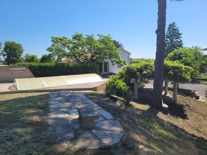 Image No.7-5 Bed Property for sale