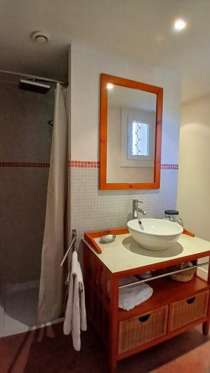 Image No.30-5 Bed House for sale