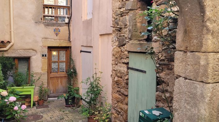 Image No.1-2 Bed House for sale