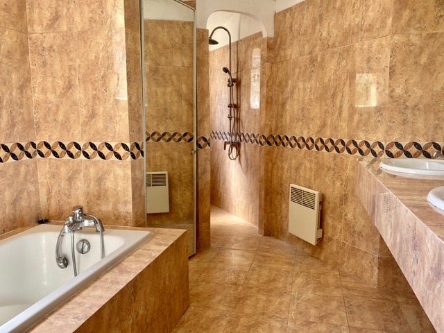 Image No.13-3 Bed Property for sale