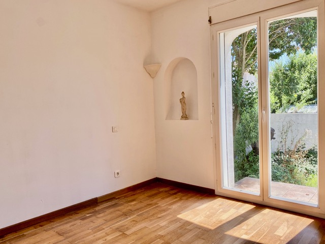 Image No.10-3 Bed Property for sale