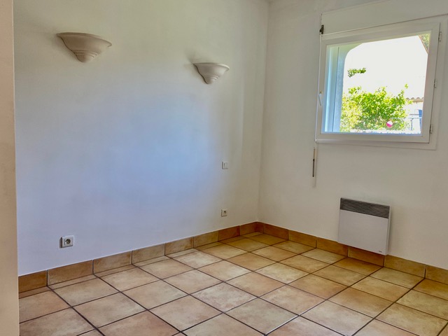 Image No.12-3 Bed Property for sale