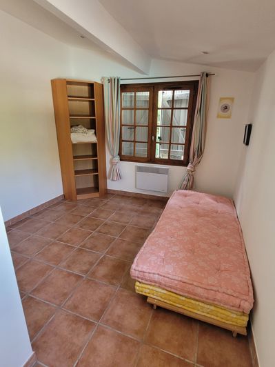 Image No.19-3 Bed Property for sale