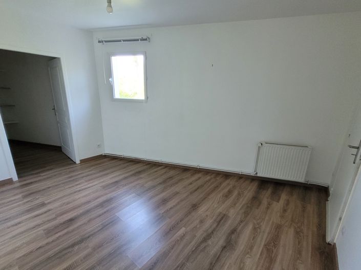 Image No.20-3 Bed Property for sale