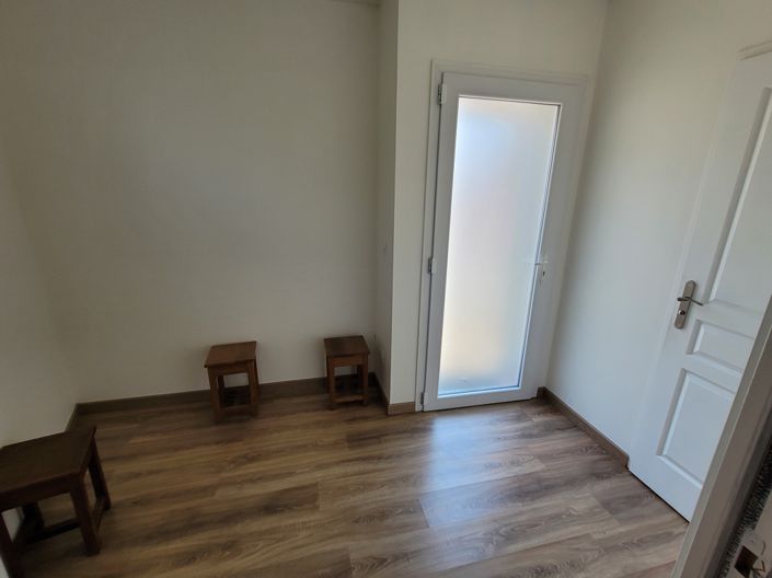 Image No.21-3 Bed Property for sale