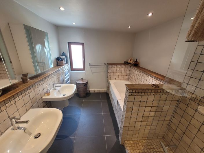 Image No.12-4 Bed House for sale