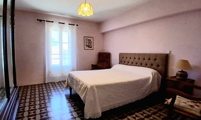 Image No.18-5 Bed House for sale