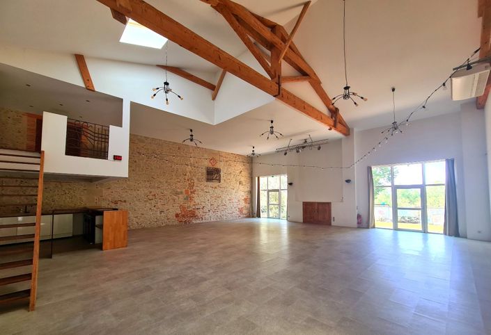 Image No.15-5 Bed Commercial for sale