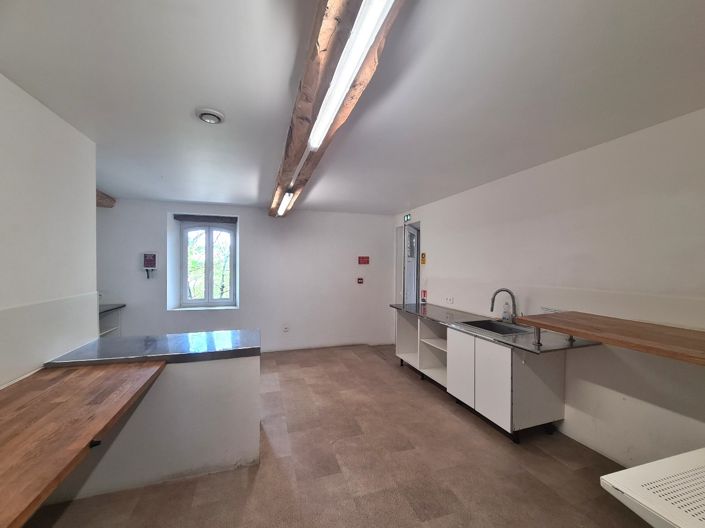 Image No.20-5 Bed Commercial for sale