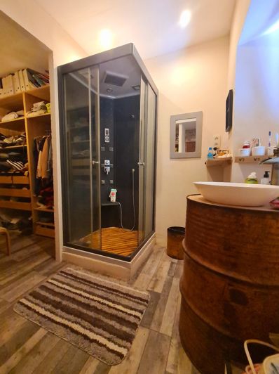 Image No.32-5 Bed Commercial for sale