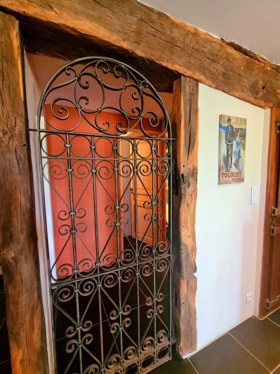 Image No.40-5 Bed Commercial for sale