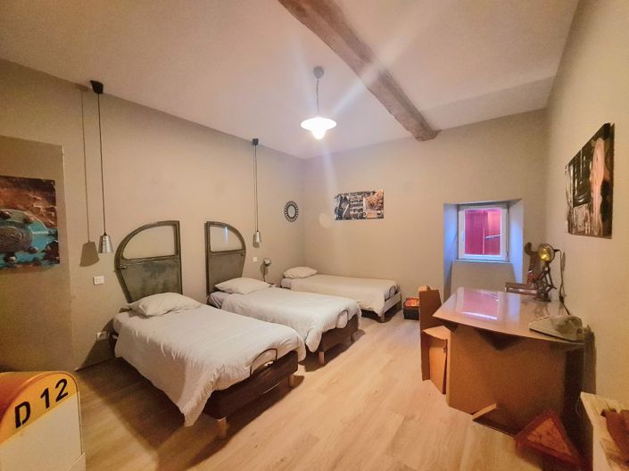 Image No.44-5 Bed Commercial for sale