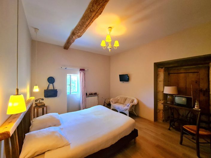 Image No.60-5 Bed Commercial for sale