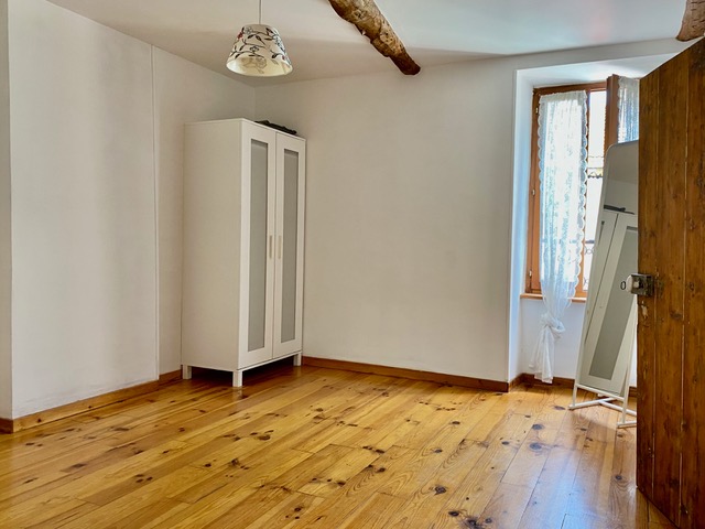 Image No.10-3 Bed House for sale