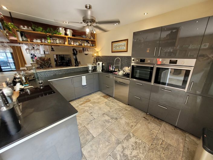 Image No.11-3 Bed House for sale