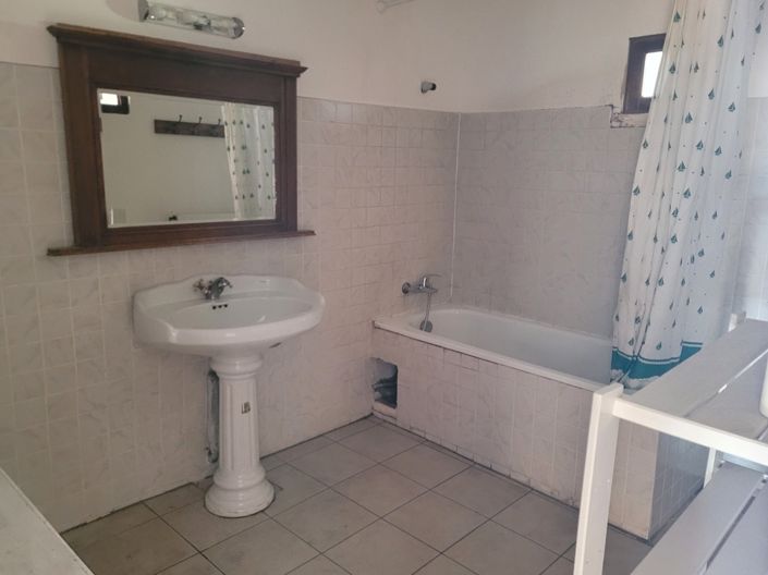 Image No.12-4 Bed House for sale