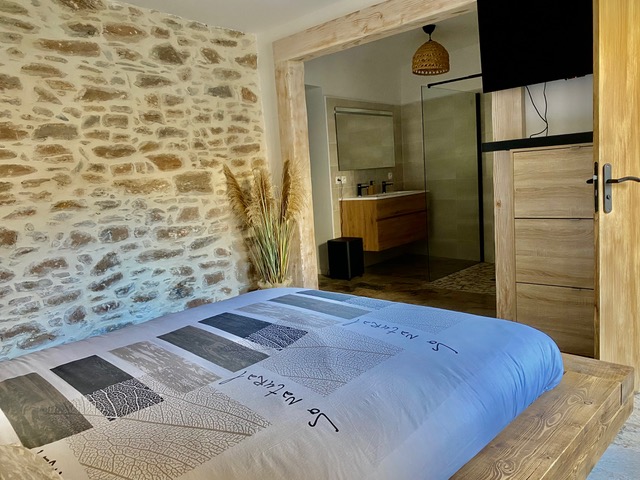 Image No.8-4 Bed House for sale