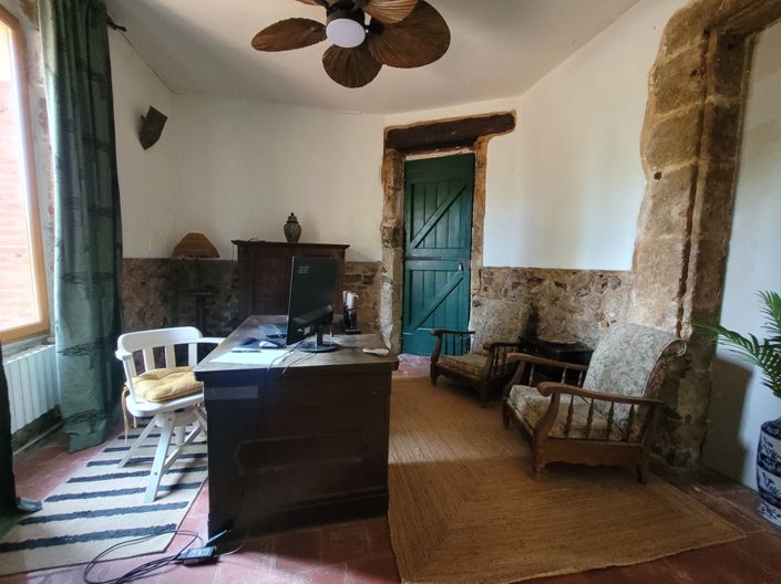 Image No.11-6 Bed Property for sale