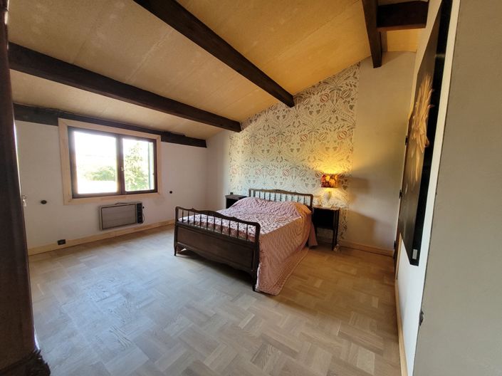 Image No.20-6 Bed Property for sale