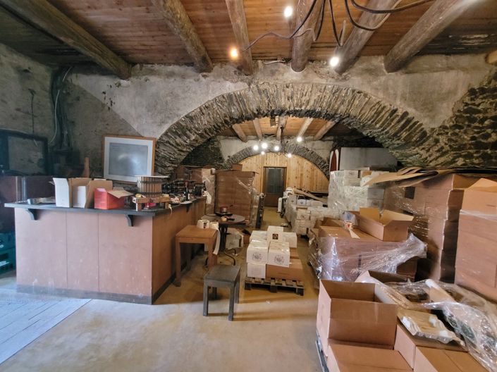 Image No.28-6 Bed Property for sale