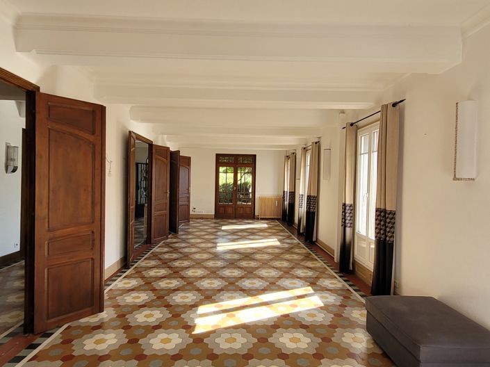 Image No.11-6 Bed Property for sale