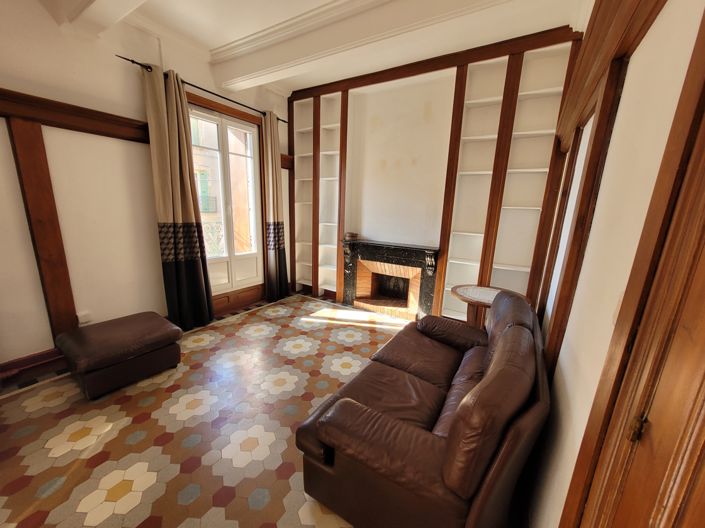 Image No.12-6 Bed Property for sale