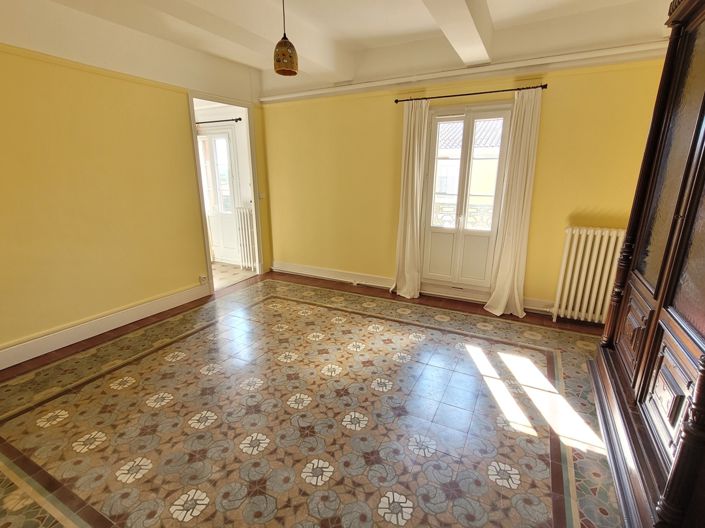 Image No.18-6 Bed Property for sale