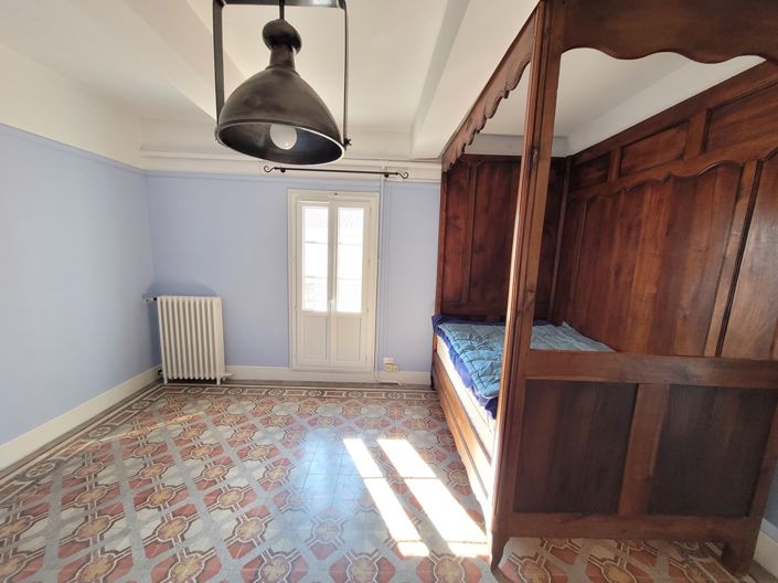 Image No.21-6 Bed Property for sale