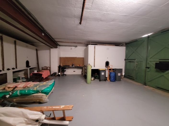 Image No.28-6 Bed Property for sale