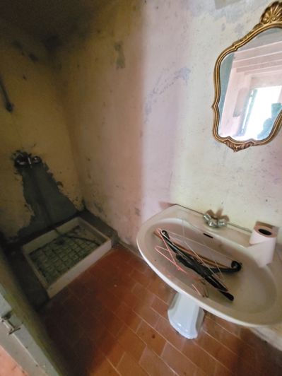 Image No.8-2 Bed House for sale