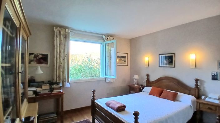 Image No.16-5 Bed Property for sale