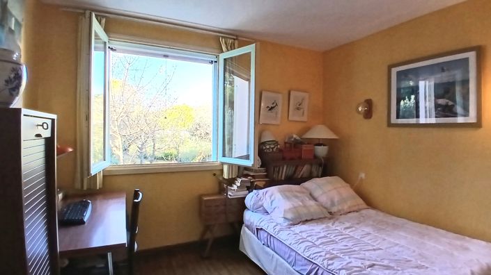 Image No.17-5 Bed Property for sale