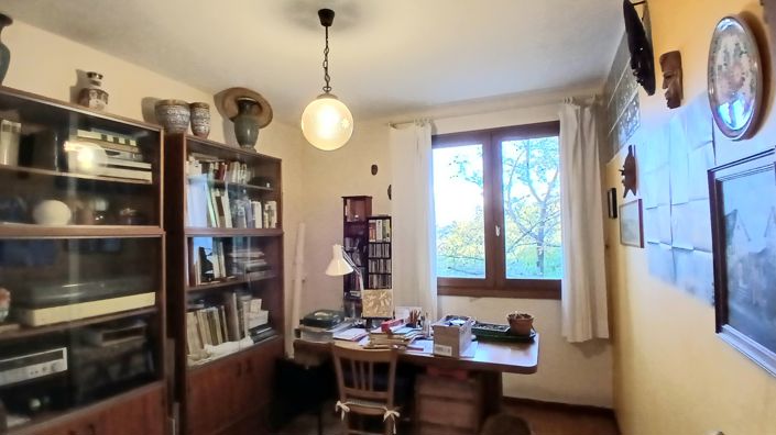 Image No.19-5 Bed Property for sale