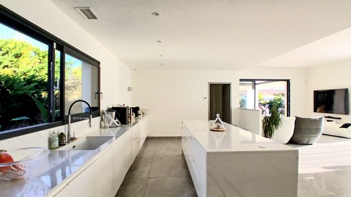 Image No.13-4 Bed Property for sale