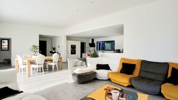 Image No.14-4 Bed Property for sale