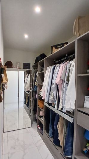 Image No.21-4 Bed Property for sale