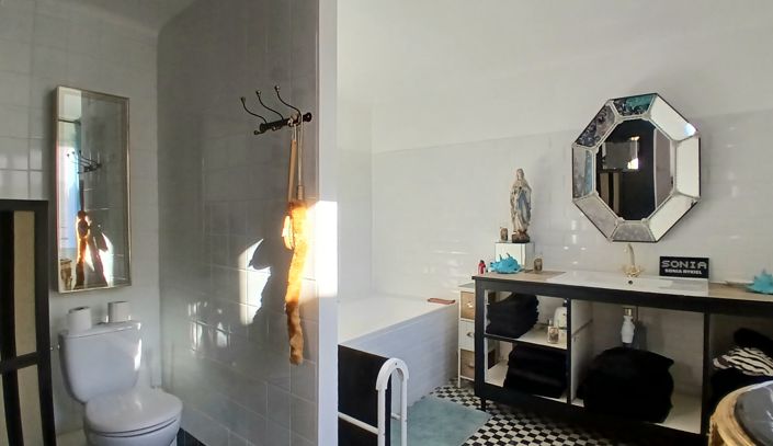 Image No.24-8 Bed House for sale