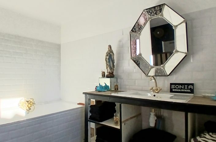 Image No.29-8 Bed House for sale