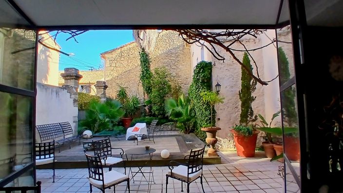 Image No.2-8 Bed House for sale