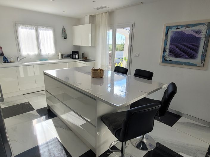 Image No.11-3 Bed Property for sale