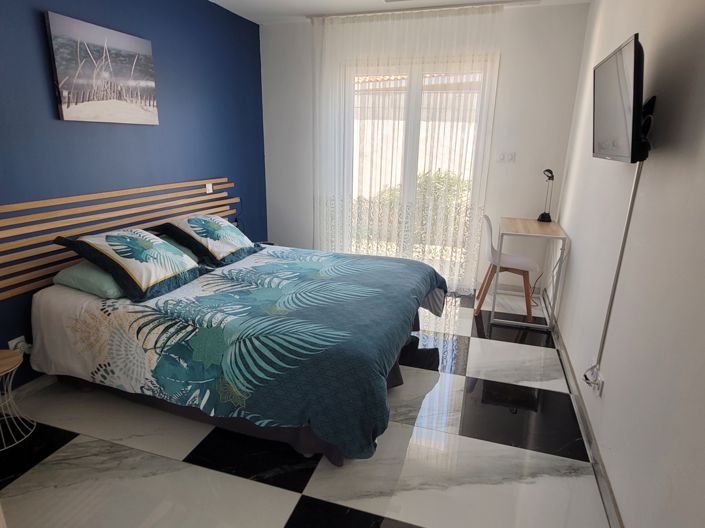 Image No.15-3 Bed Property for sale