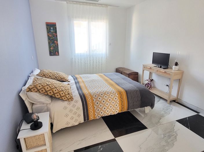 Image No.16-3 Bed Property for sale