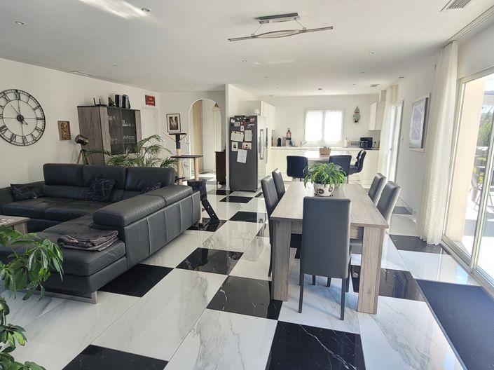 Image No.7-3 Bed Property for sale