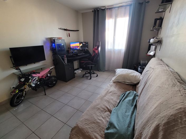 Image No.12-5 Bed Property for sale