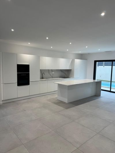 Image No.17-3 Bed Property for sale