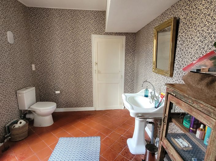 Image No.18-7 Bed House for sale